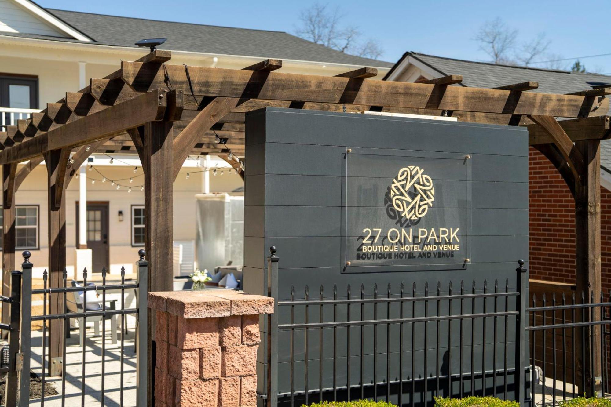 27 On Park Boutique Hotel & Venue Dahlonega Bagian luar foto