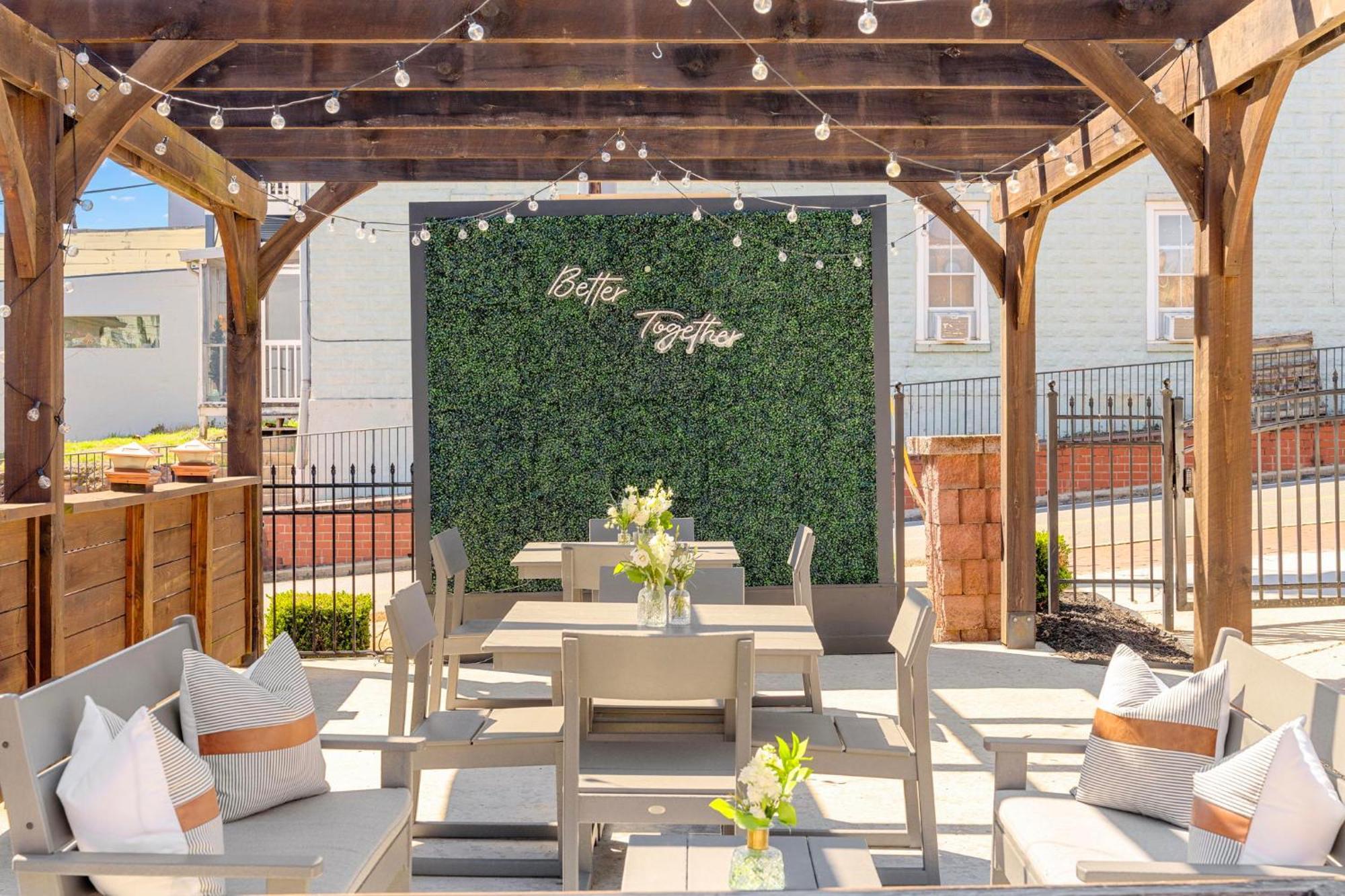 27 On Park Boutique Hotel & Venue Dahlonega Bagian luar foto