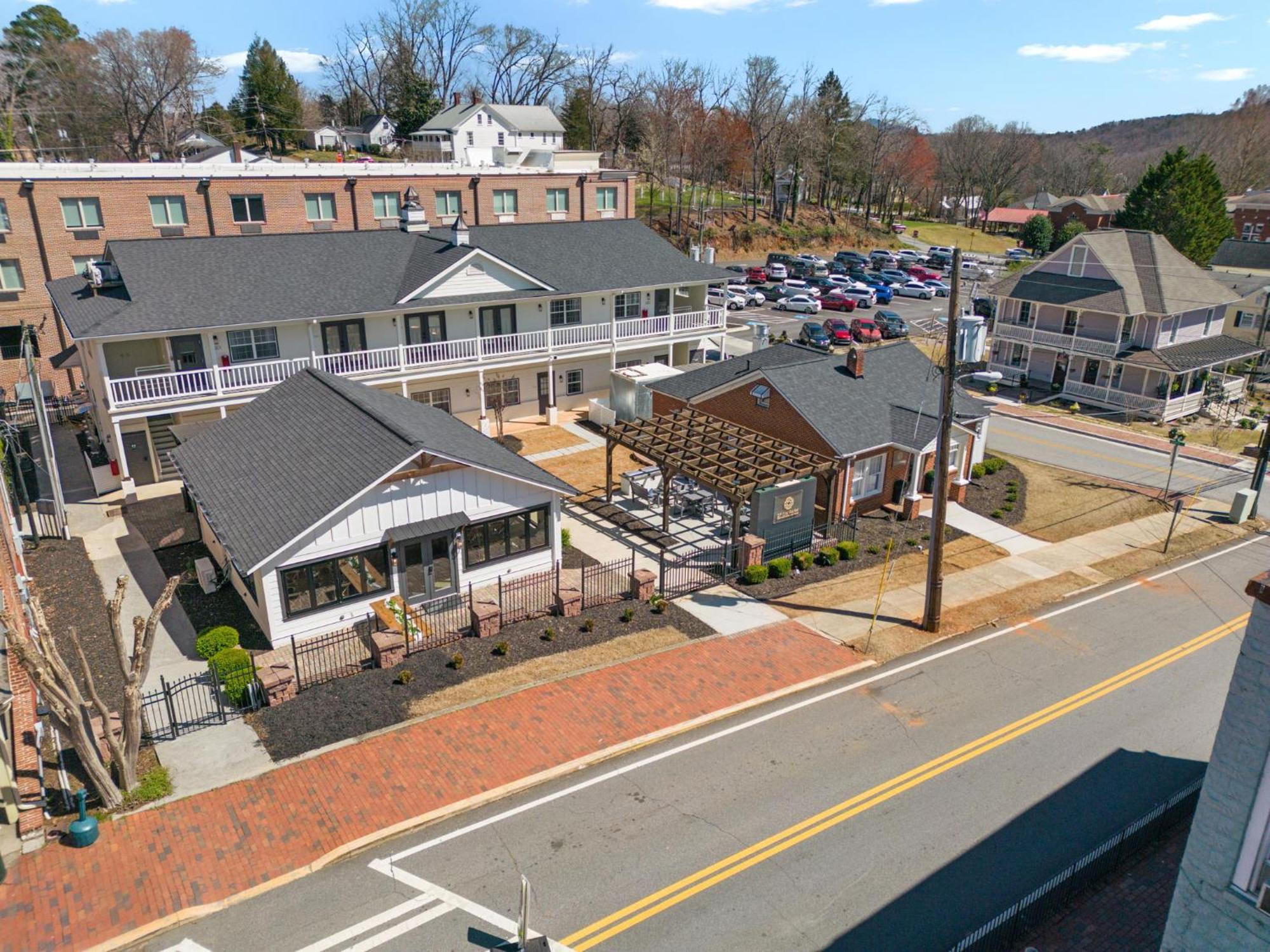 27 On Park Boutique Hotel & Venue Dahlonega Bagian luar foto