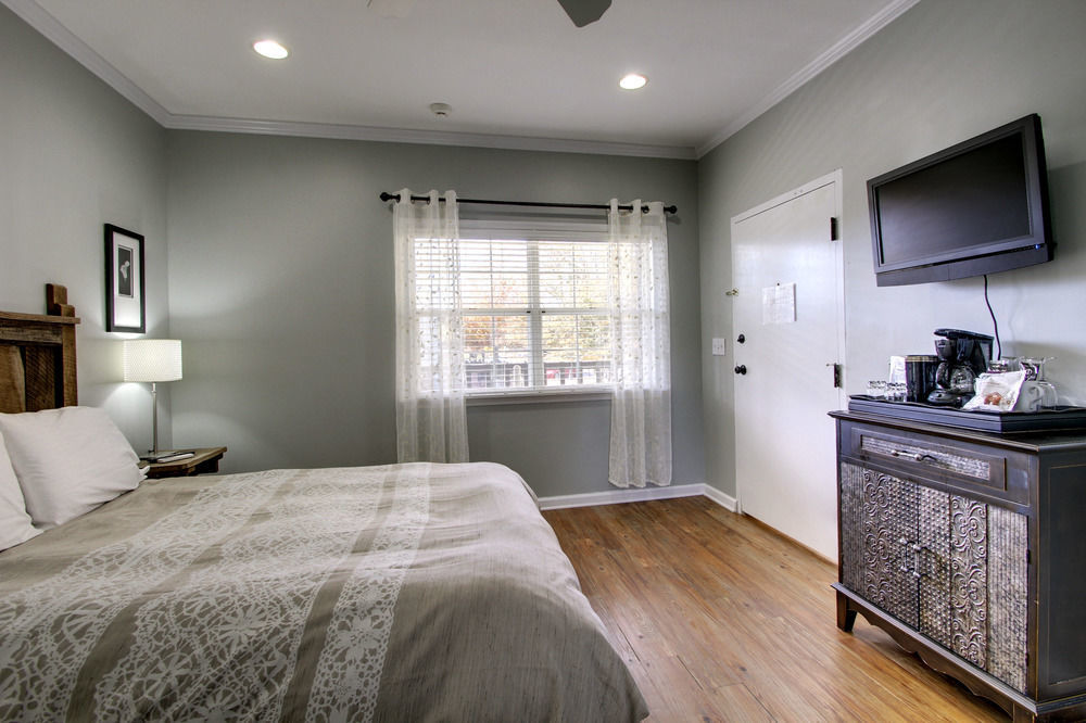 27 On Park Boutique Hotel & Venue Dahlonega Bagian luar foto