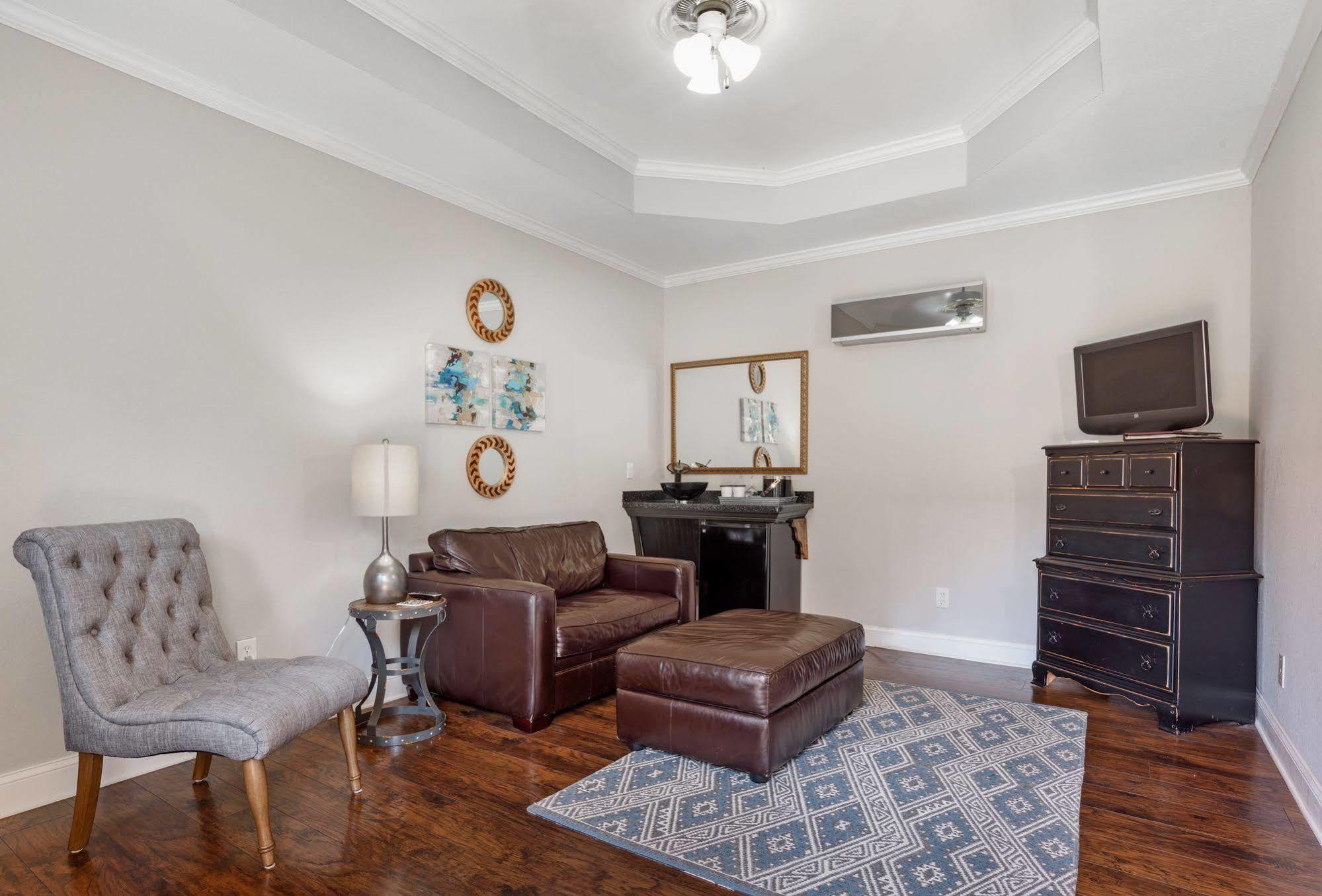 27 On Park Boutique Hotel & Venue Dahlonega Bagian luar foto